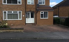 Large 4 Bedroom Home In Boston Spa Village In-Between York, Harrogate And Leeds, Sleeps 9